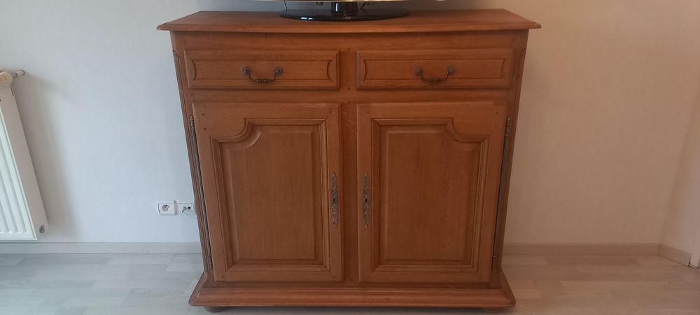 d'un meuble de rangement en bois massif 160 Saint-Georges-de-Pointindoux (85)