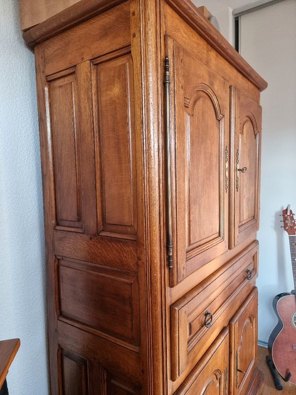 Meuble de rangement en ch�ne massif
(exemple Vaisselier / TV 450 Grenoble (38)