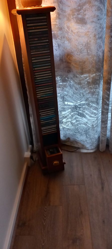 Meuble de rangement pour 60 CD
tiroir dans le vas 25 Fontenay-le-Fleury (78)
