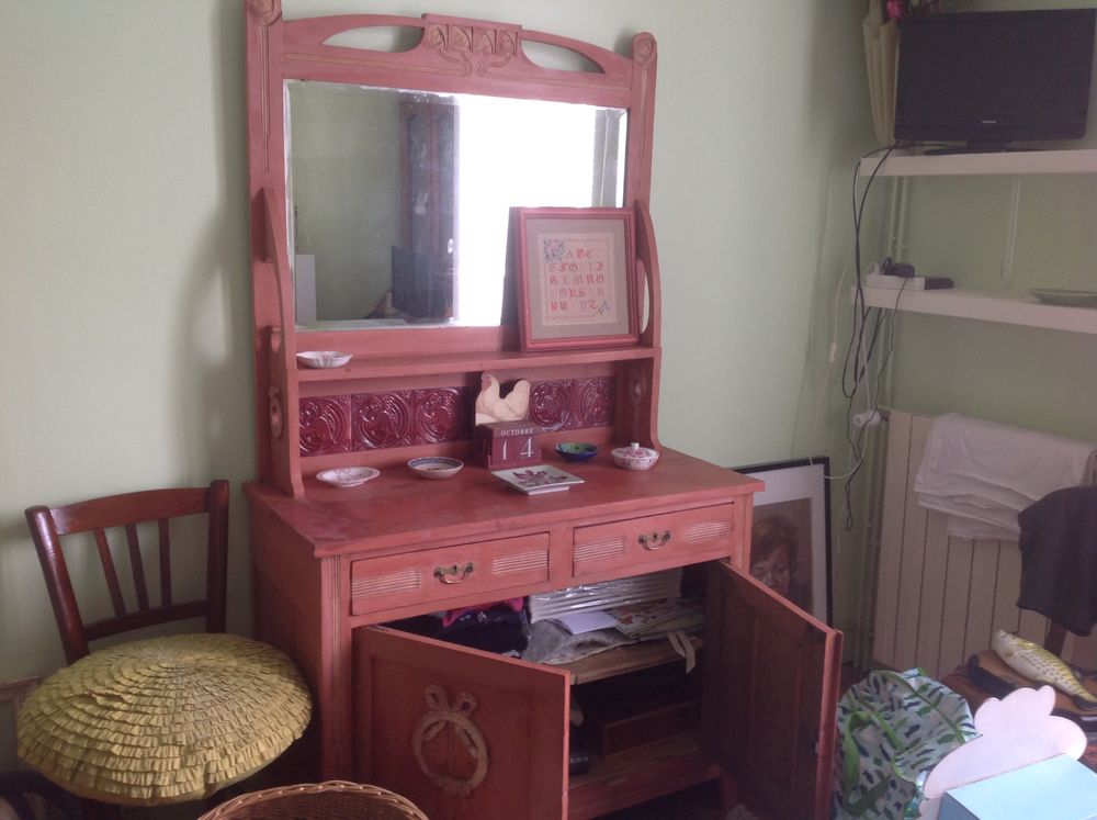 Meuble rose avec glace pour chambre et carreaux de fa�ence 200 Margny-l�s-Compi�gne (60)