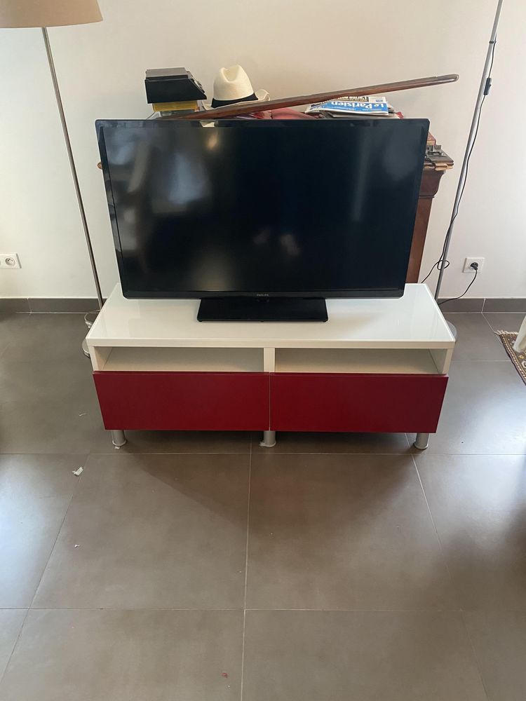 Meuble TV rouge et blanc laqués 120x40x38cm avec 6 pieds ron 110 Le Pecq (78)