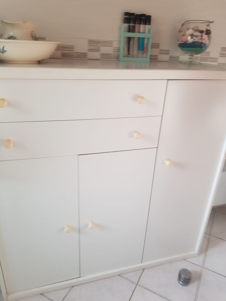 Meuble salle de bain
30 Saint-Martin-de-R� (17)