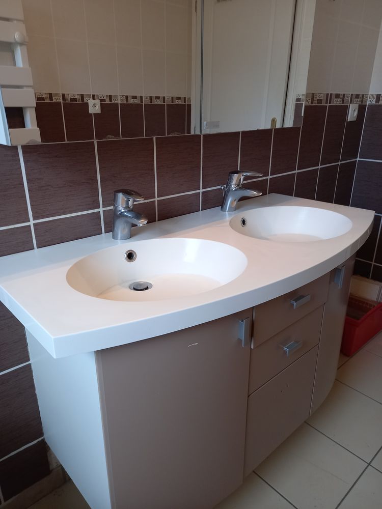 meuble salle de bain avec 2 vasques bon �tat g�n�ral 80 Lesdins (02)