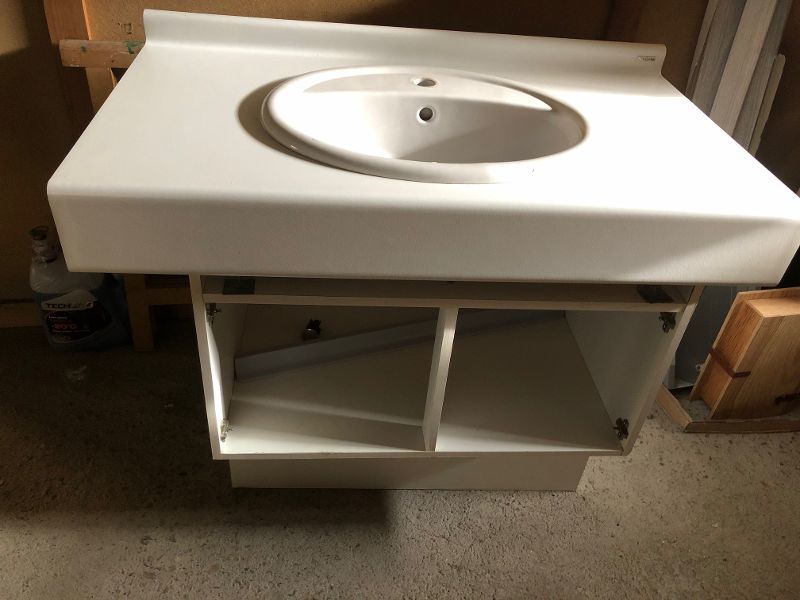 Meuble sous vasque � donner en l'�tat 0 Fleury-les-Aubrais (45)