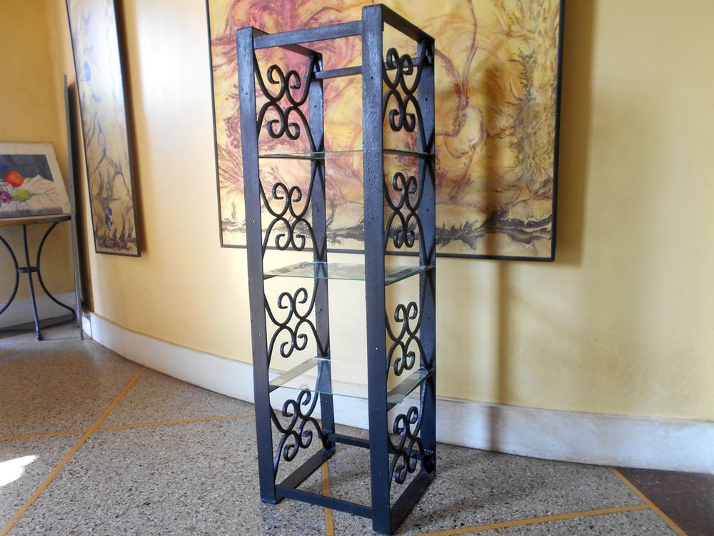 Meuble structure fer forg� pr�sentoir 100 Monflanquin (47)