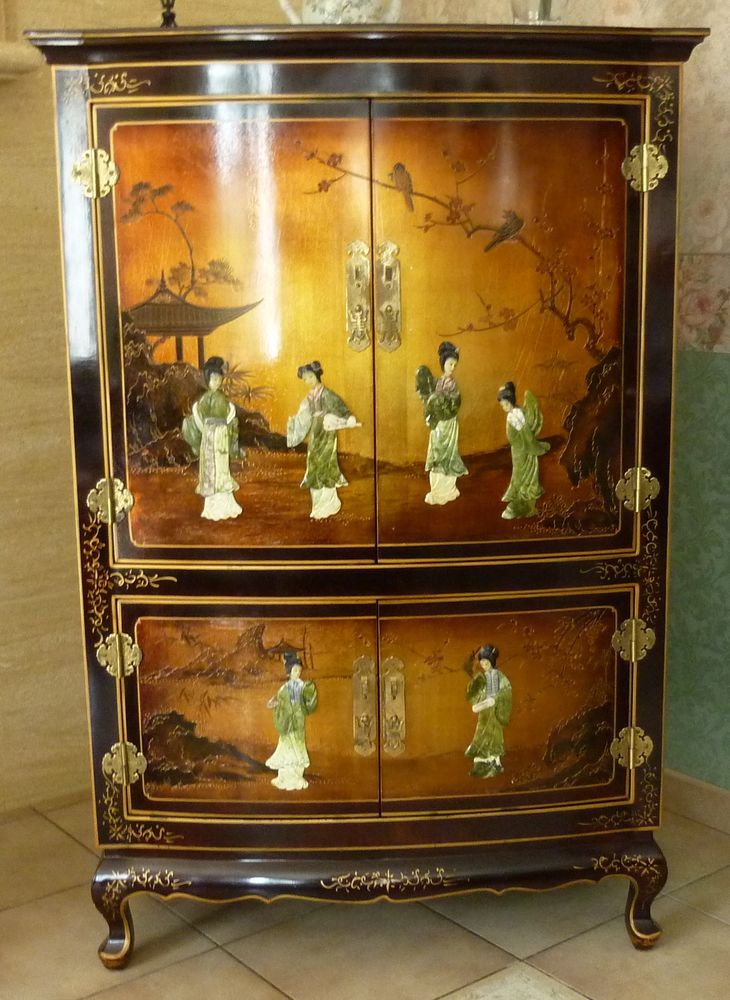 Meuble de style chinois pour rangement petit t�l�viseur. 300 La Chapelle-Launay (44)