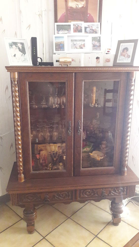 Meuble style espagnol ann�e 80 2 portes vitre 250 Lyon 3 (69)