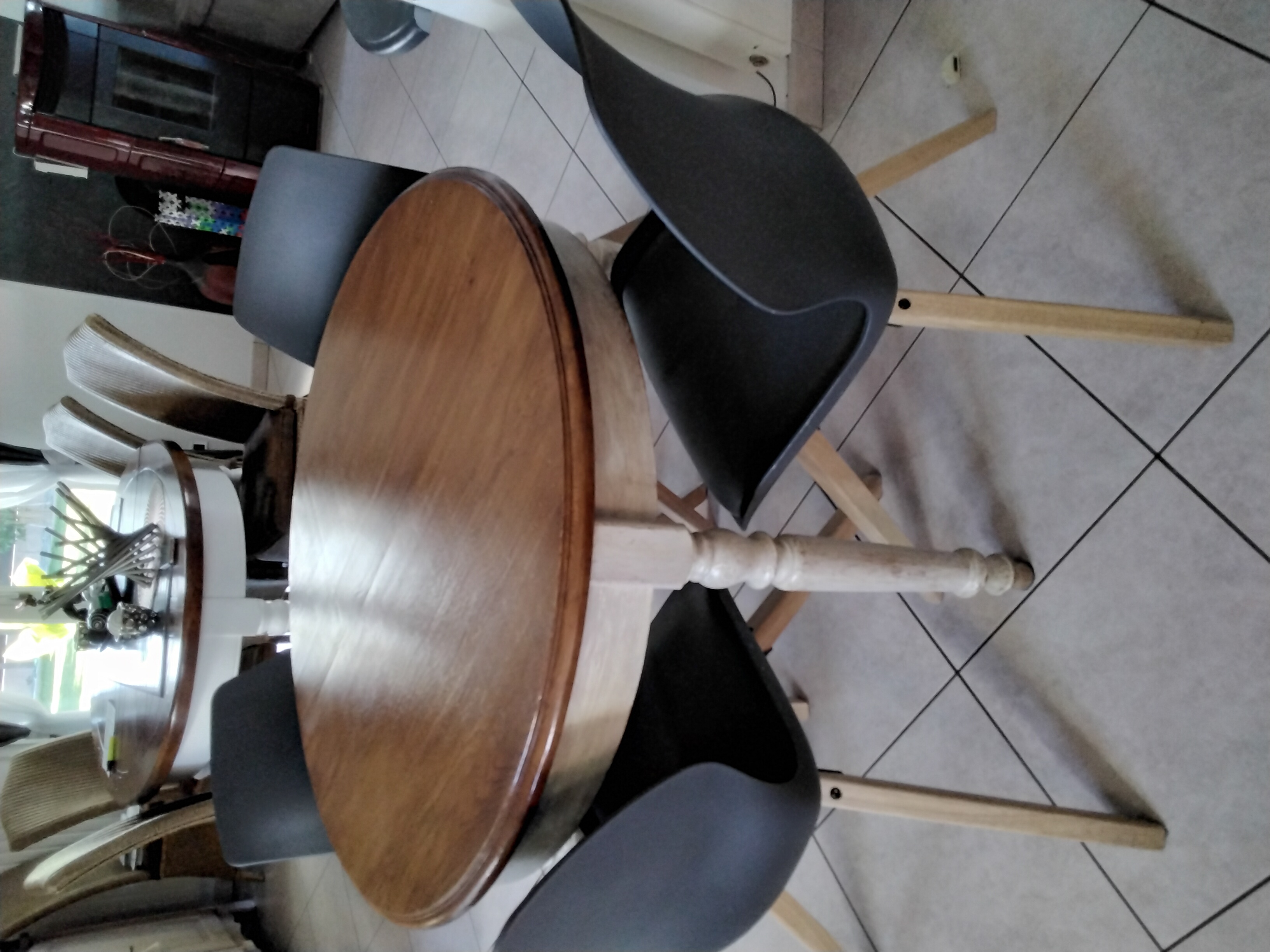 Meuble: table +chaises 120 Heumont (54)