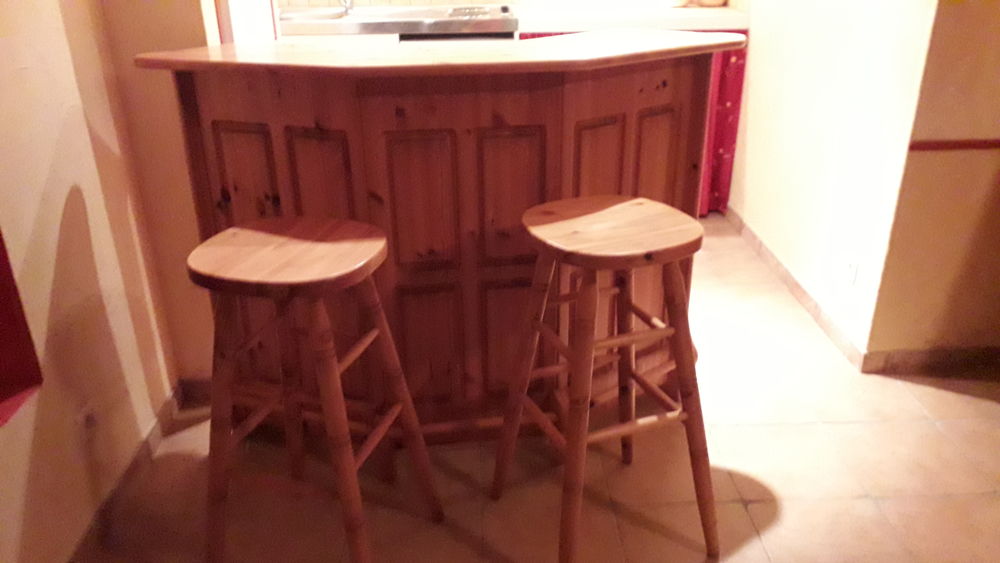 Meuble bar et ses 2 tabourets 300 Plo�rmel (56)