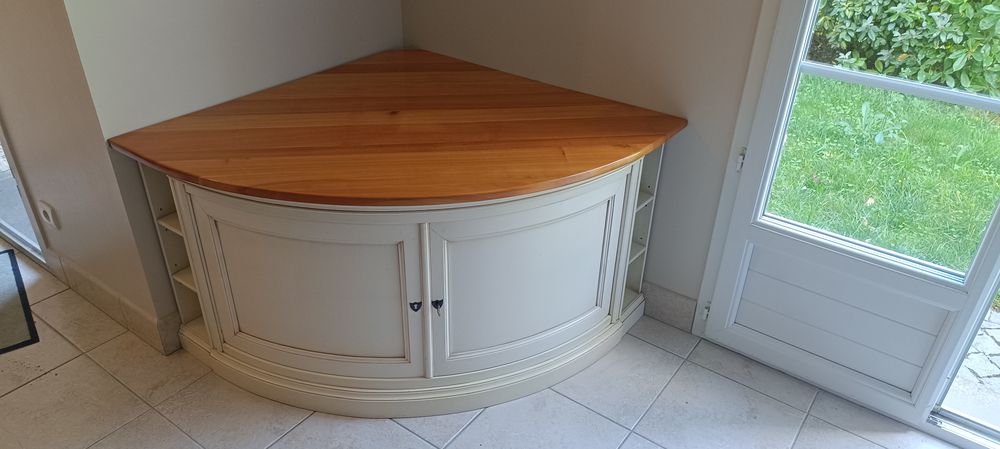 Meuble tele d'angle 1m*1m hauteur 65 en bon �tat 350 Meung-sur-Loire (45)