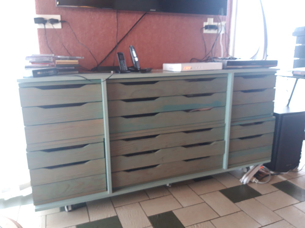 meuble de t�l� bois gris vert sur roulettes 80 Hem (59)