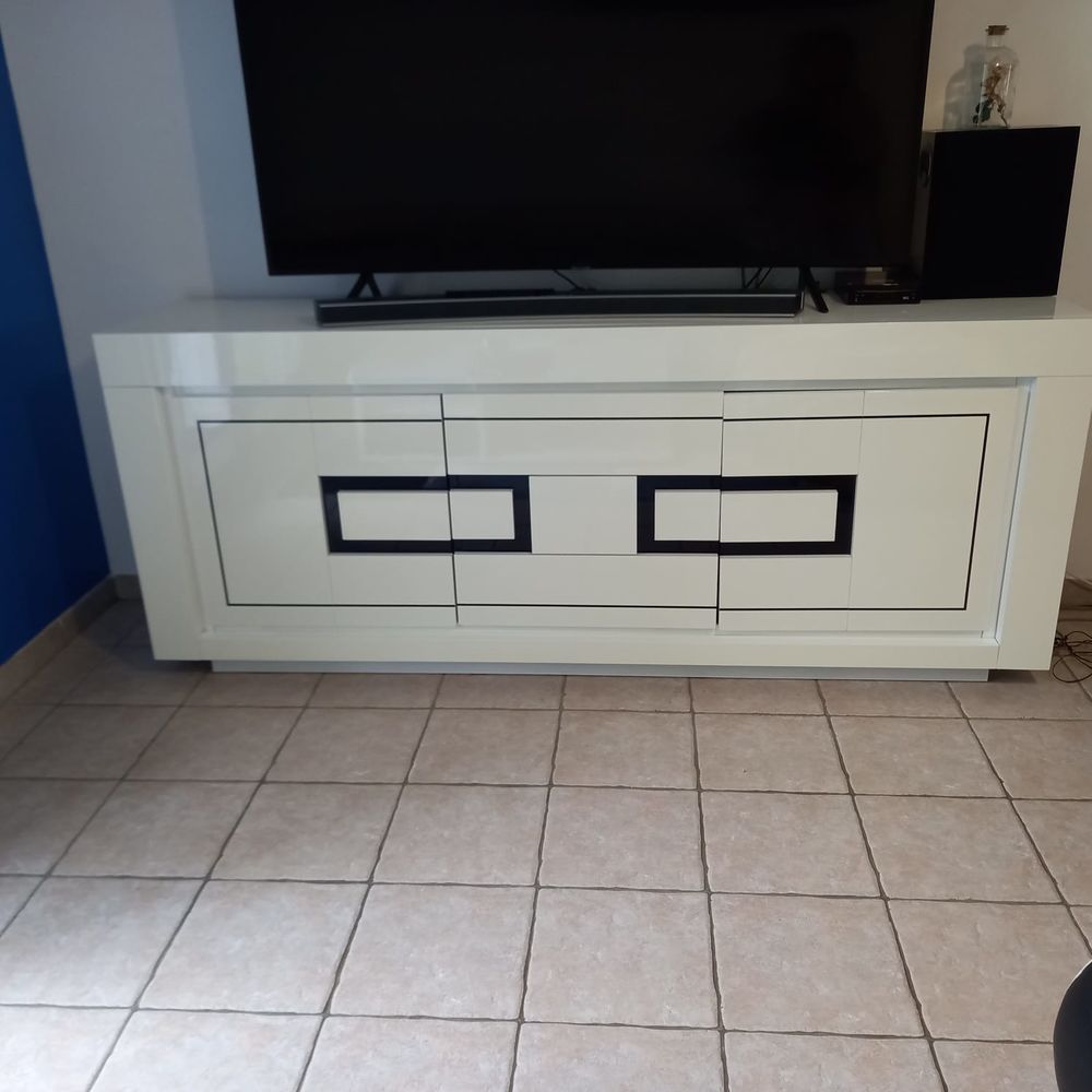 Meuble T�l� Buffet 170 Saint-Pierre-l�s-Nemours (77)