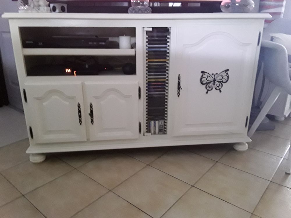 meuble de t�l� en ch�ne �t� r�nov� en blanc bon �tat prix 100 euros 100 Beaucouz� (49)