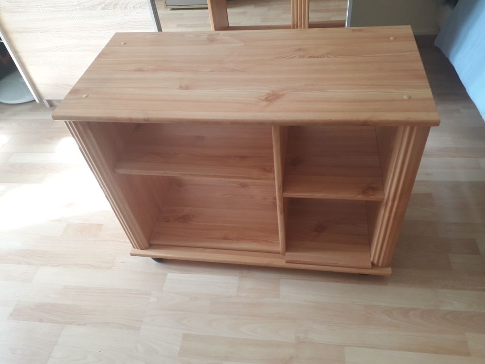 meuble t�l� en pin
hauteur 64 cm
largeur 40.5 cm
longueur 83 cm
� prendre sur place 25 Pleyben (29)