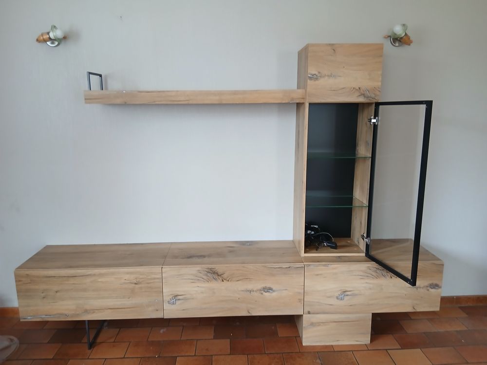 Meuble t�l� mural
300 Pont-d'Ouilly (14)