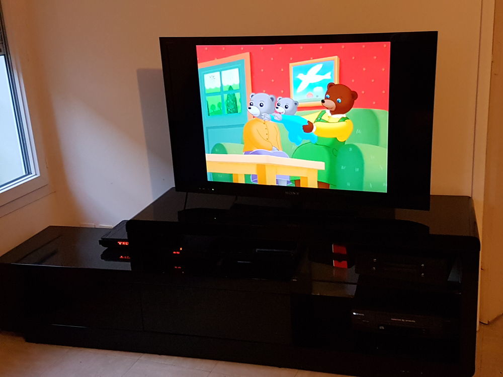 Meuble t�l� noir laqu� 150 Aix-en-Provence (13)