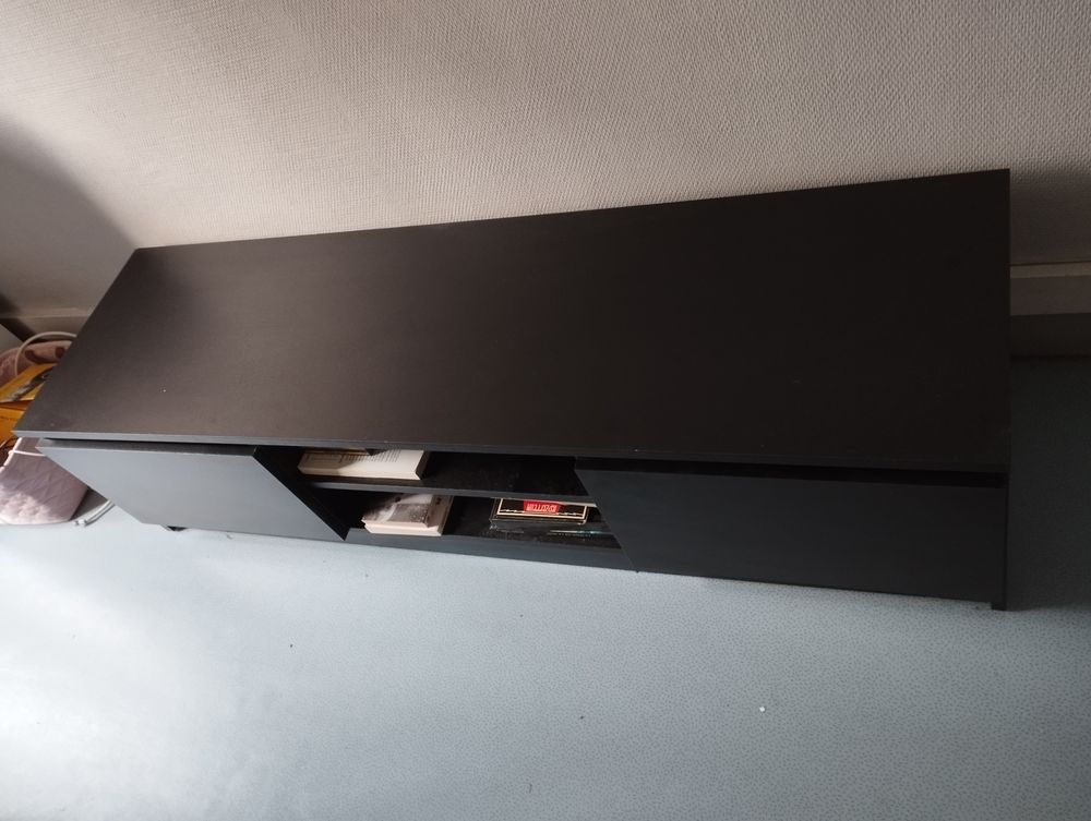 Meuble t�l� noir
35 Annecy (74)