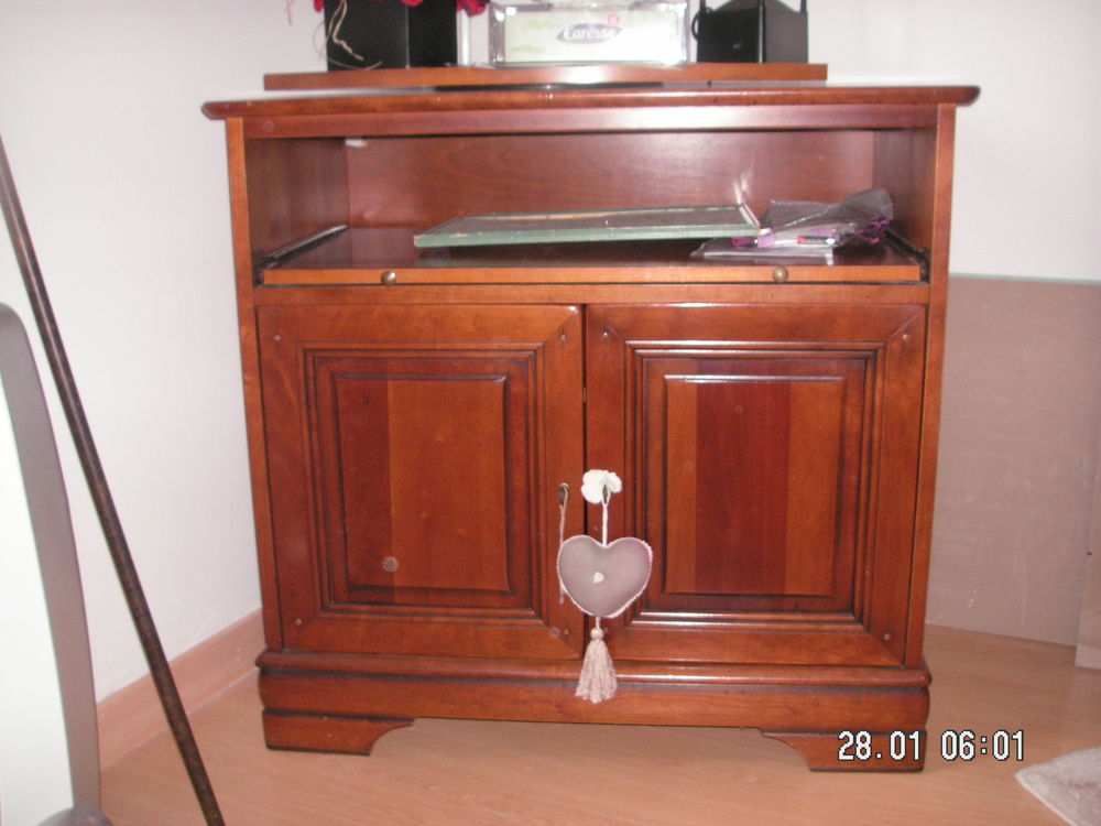 MEUBLE TELE ET ( BAR ) OU (rangement )PARFAIT ETAT 100 Hy�res (83)