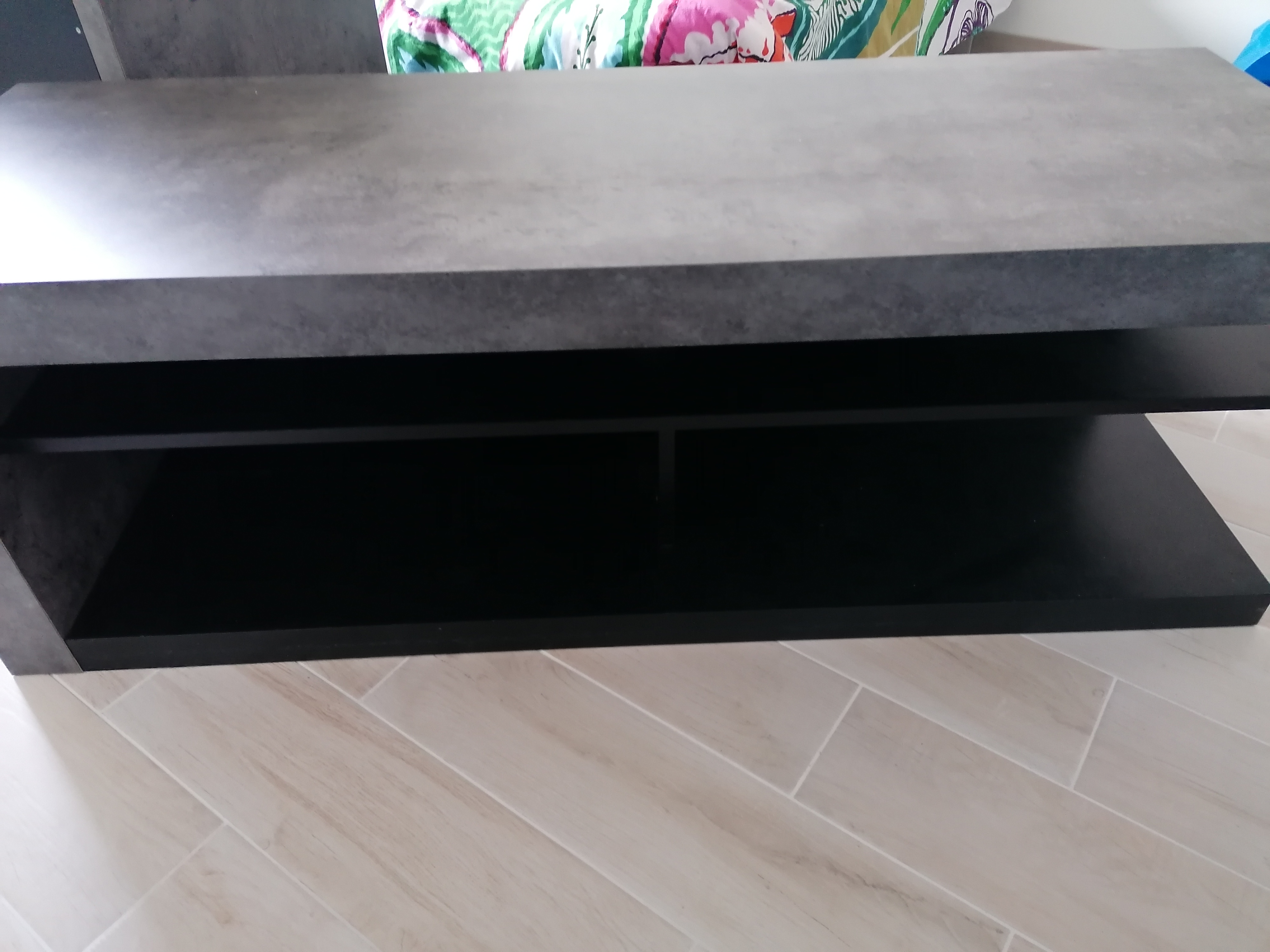 Meuble t�l� salon et table salon
180 Cruas (07)