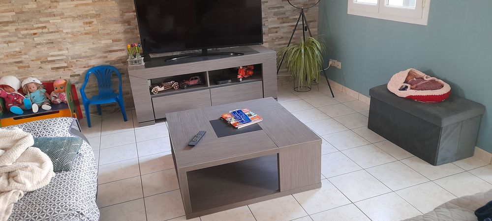 Meuble t�l� et sa table de salon. 150 Miniac-Morvan (35)