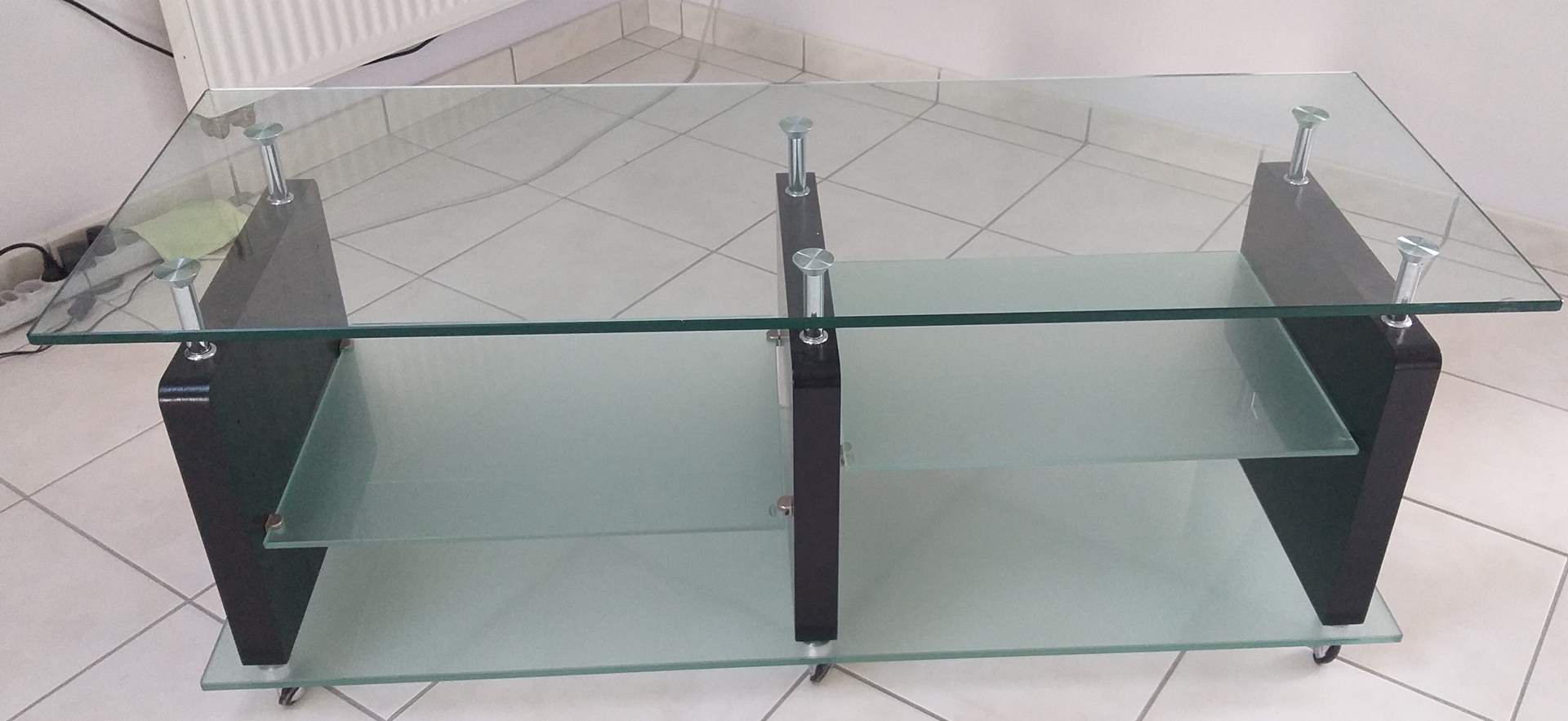 Meuble t�l�  -Tr�s bon �tat.  45 E. 45 Orcier (74)