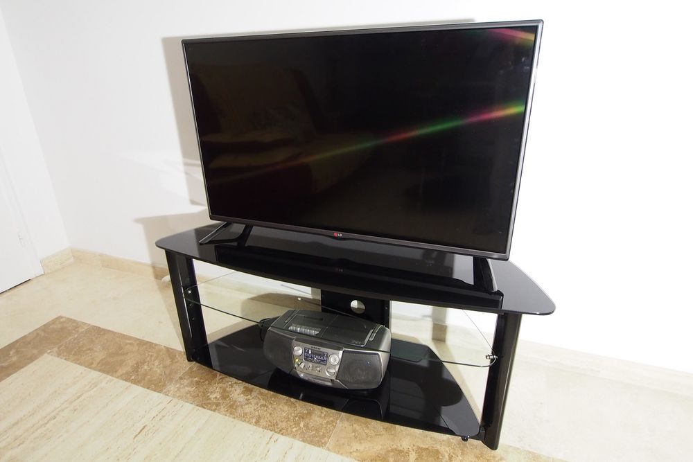 Meuble T�l� en verre , 38 Euros occasion, Miribel (01700) , 38 Miribel (01)