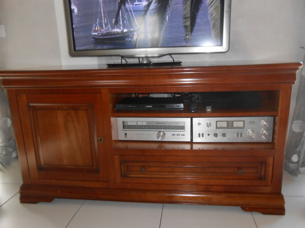 MEUBLE TELE 70 Loire-sur-Rh�ne (69)