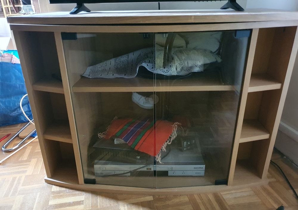 Meuble t�l�
20 L�signy (77)