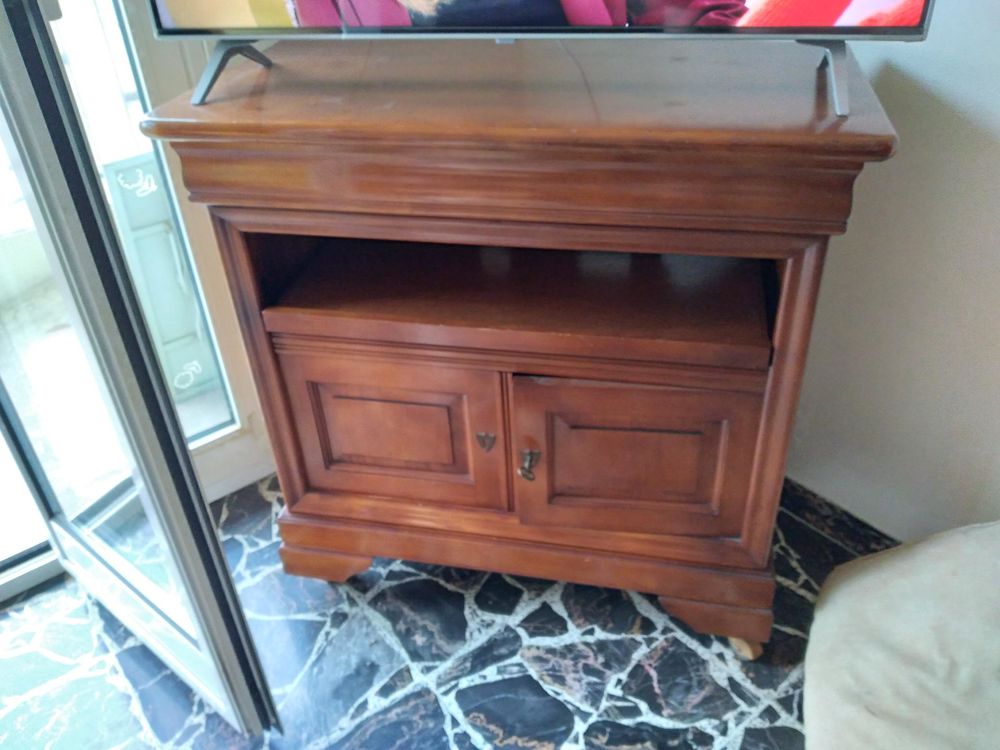 meuble t�l� 0 Nice (06)