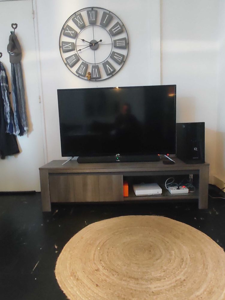 Meuble t�l� 30 Uz�s (30)