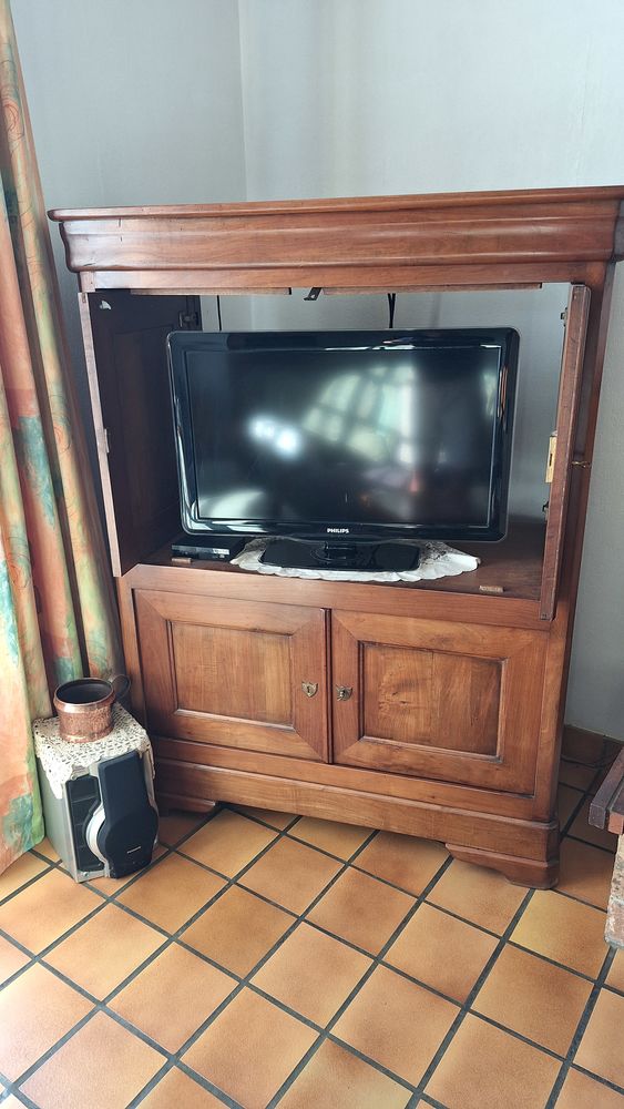 meuble t�l� 200 Saint-L�ger-sous-Cholet (49)