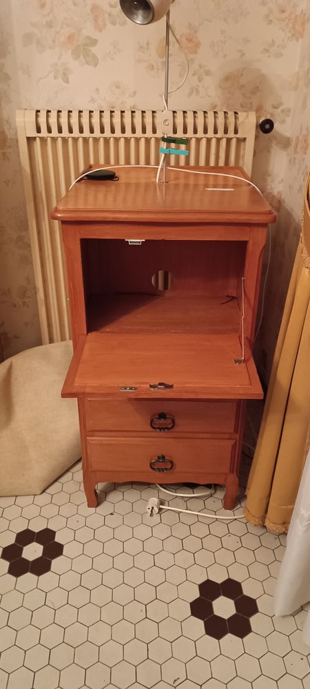 Meuble de t�l�phone avec  2 �tag�res et tiroirs+ lampe 60 Montussan (33)