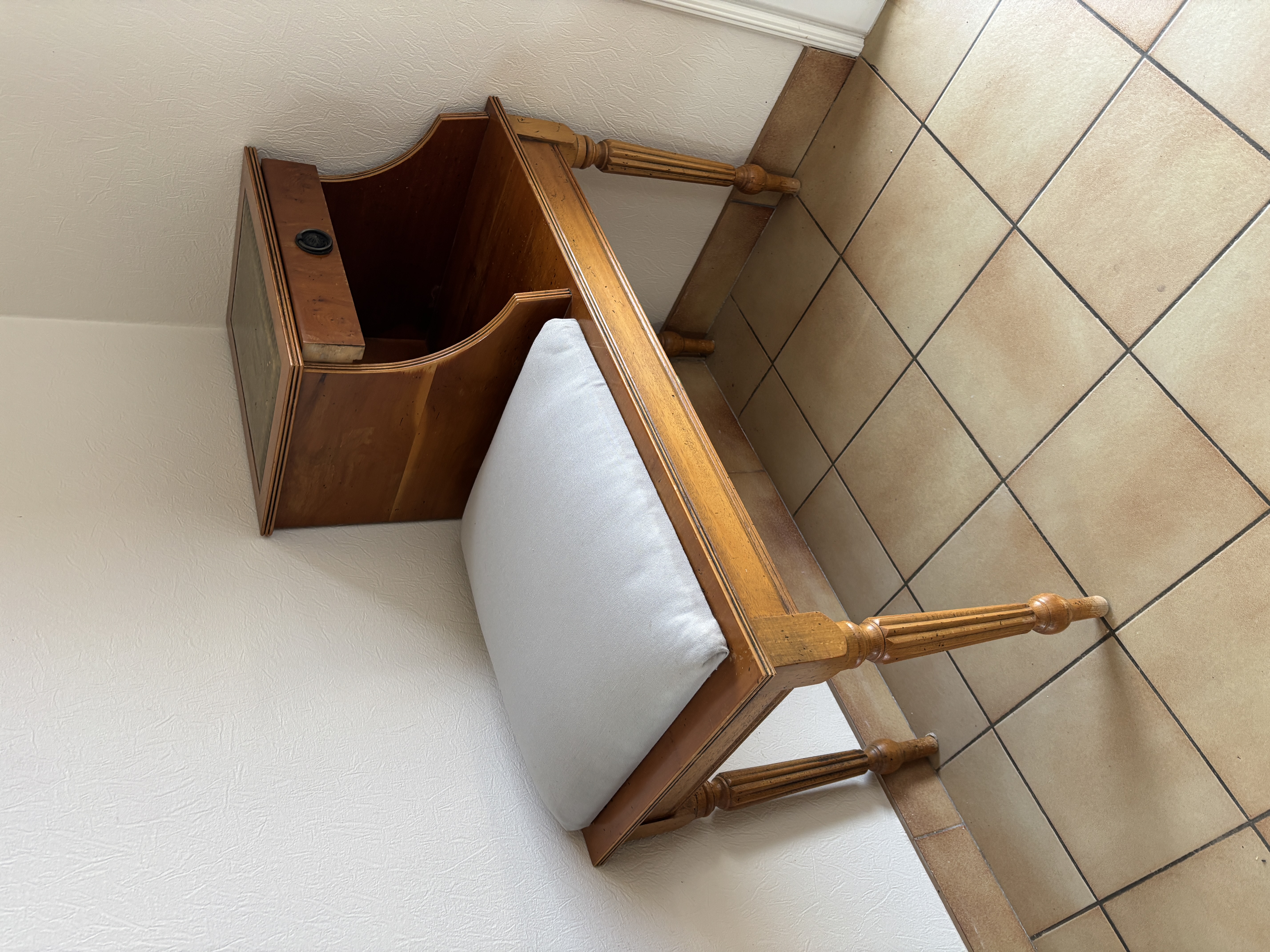 Meuble t�l�phone vintage avec assise ? bois clair & coussin 70 Bonchamp-l�s-Laval (53)