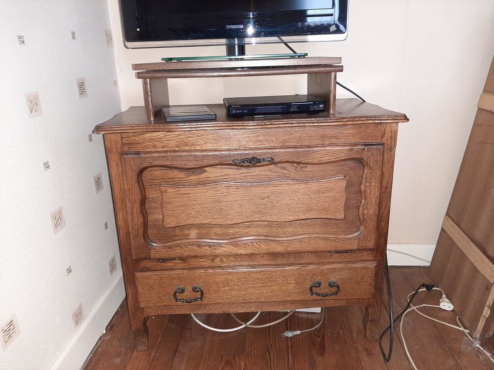 Meuble t�l�vision plateau tournant 30 Saint-Sauves-d'Auvergne (63)