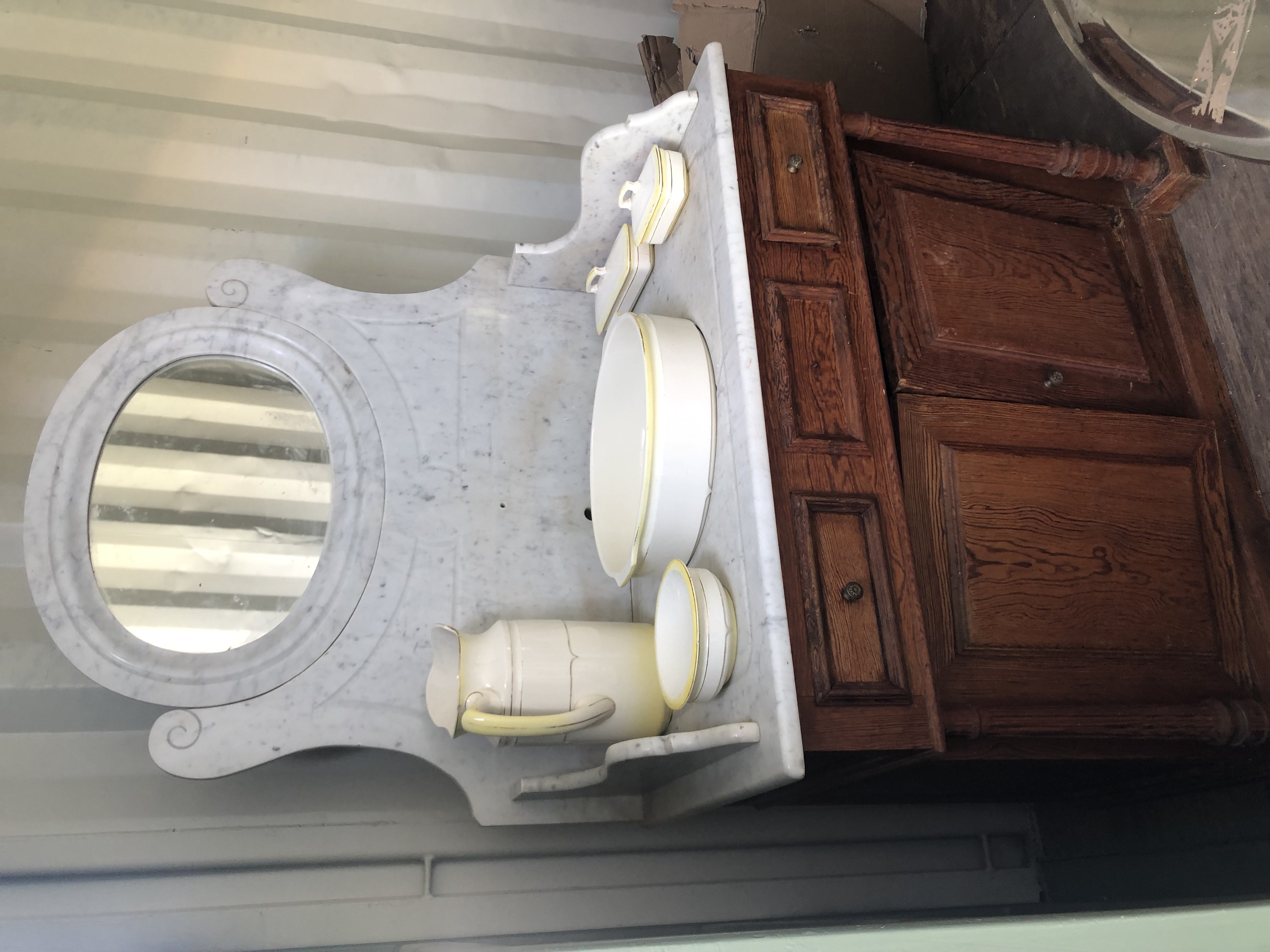 MEUBLE TOILETTE  XX �me 600 Aubenas (07)