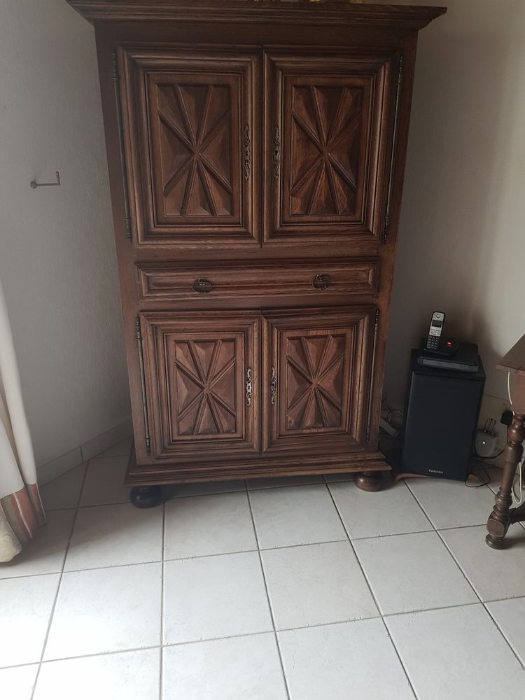 Meuble Type Louis 13 150 Saint-Martin-de-R� (17)