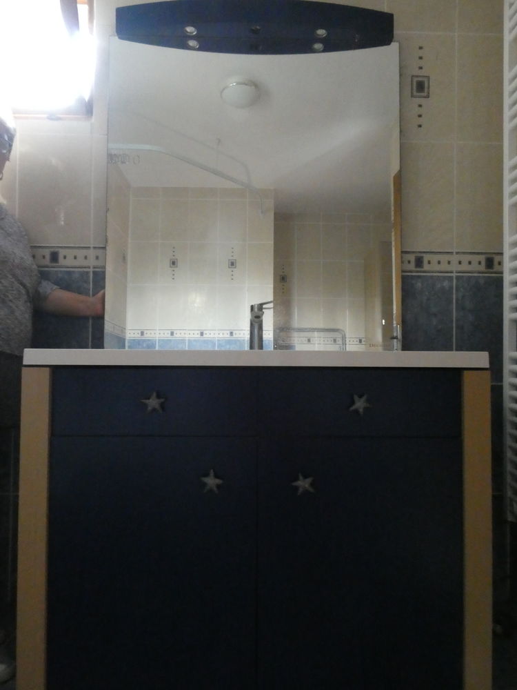 Meuble vasque avec miroir et spots 70 Verchain-Maugr� (59)