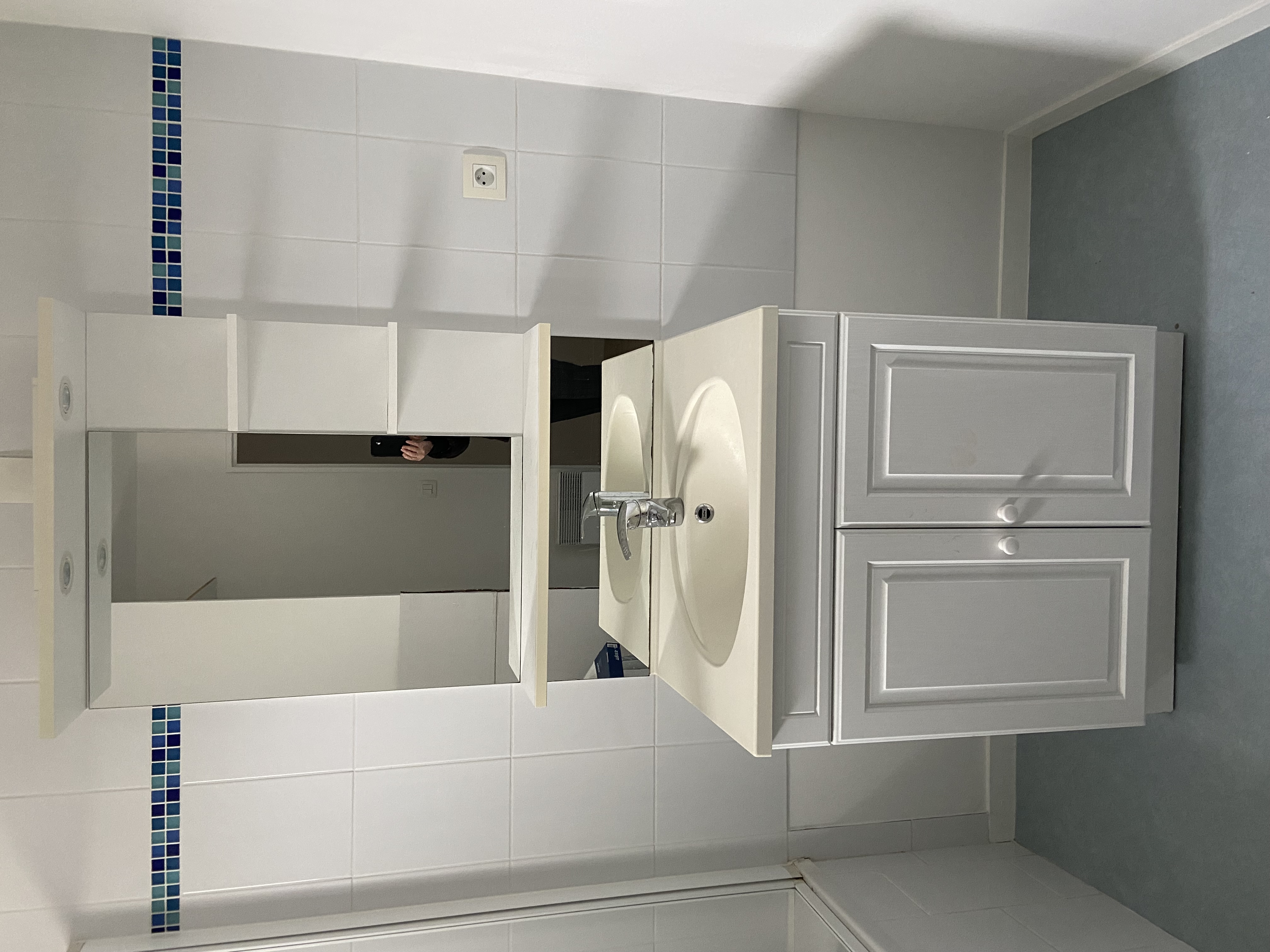 Meuble vasque salle de bain avec mitigeur et glace int�gr�e 150 Carhaix-Plouguer (29)