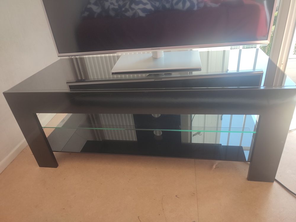 Meuble tv en verre laqu� noir 20 Saint-Georges-de-Mons (63)