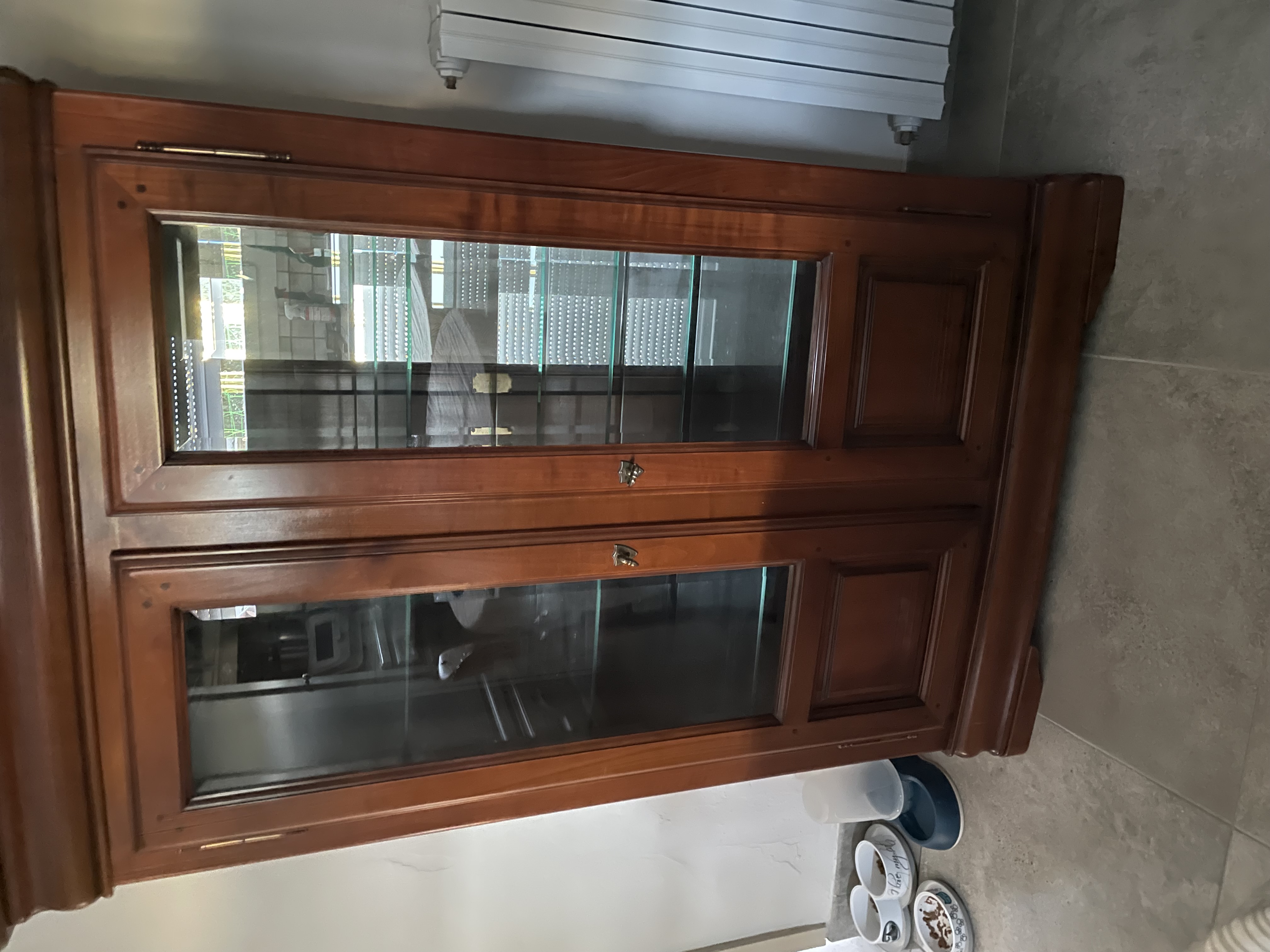 Meuble vitrine
�tag�res en verre 
Fond du meuble miroir 150 Tarbes (65)