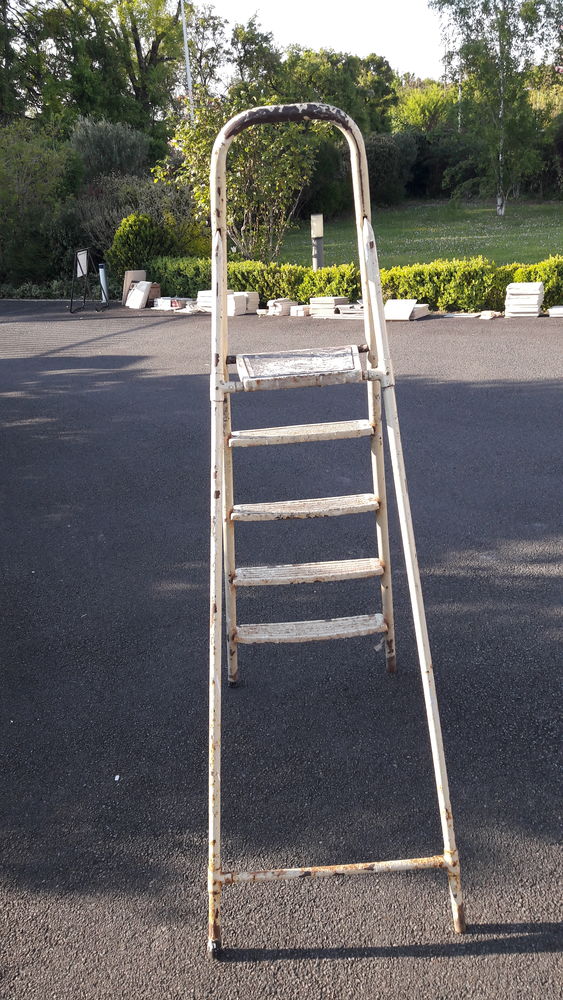 MEUBLE 5 Saint-Doulchard (18)