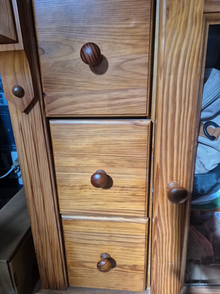 Meuble en pin 30 Saint-Germain-du-Pinel (35)