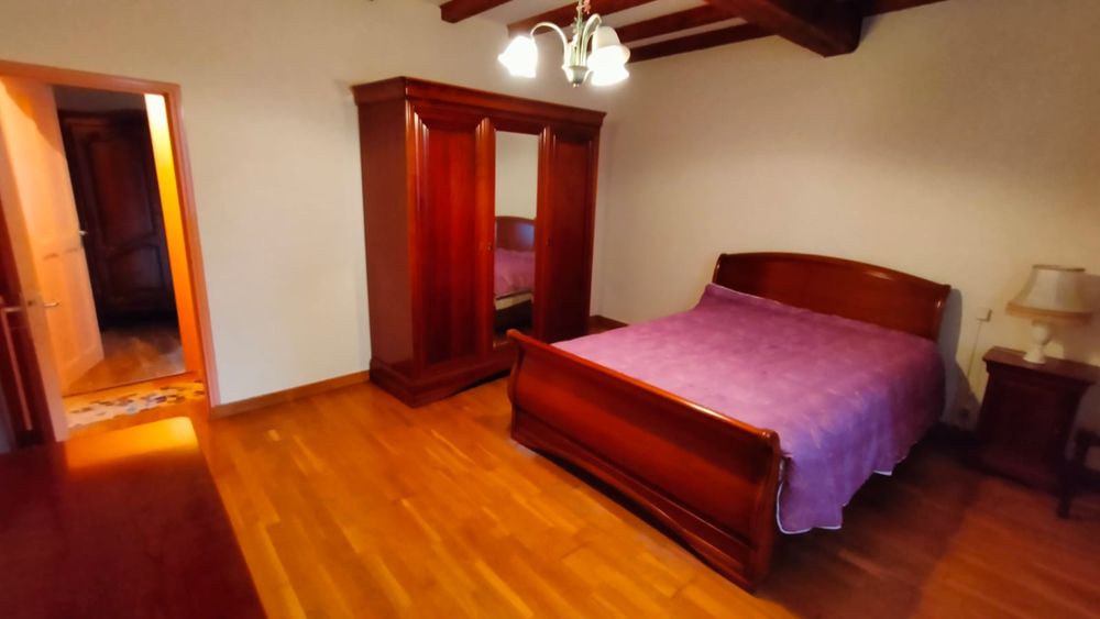 Meubles anciens en bois pour chambre 300 Le Po�t-Laval (26)