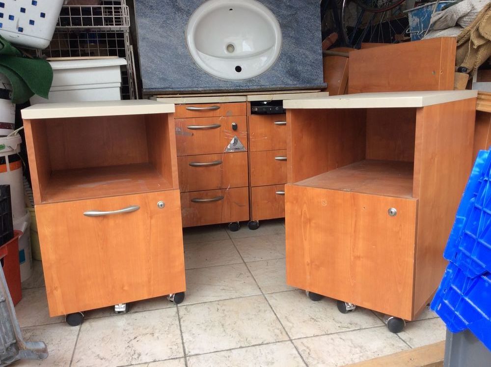 4 meubles bas de bureau. sur roulettes + 1 meuble sur pieds 65 Marseille 8 (13)