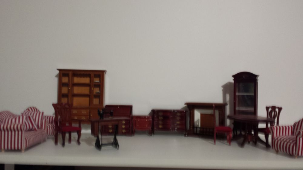 LOT MEUBLES DE MAISON DE POUPEE 25 Triel-sur-Seine (78)