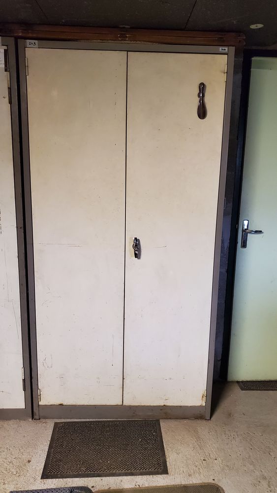 Lot de meubles m�talliques de bureau 900 Nailly (89)