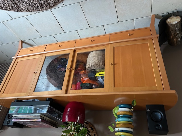 2 Meubles salon (buffet et rangement portes vitr�es)
180 Pierrefitte-sur-Seine (93)