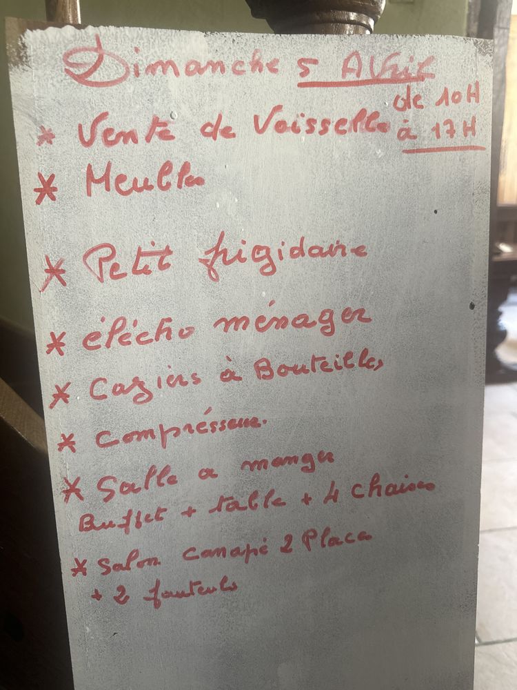 de meubles et de vaisselle sur Le Sap. 0 Le Sap (61)