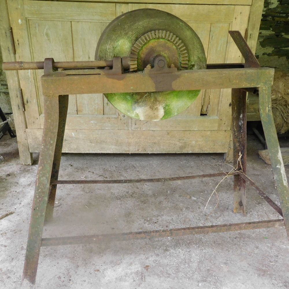 meule � aiguiser 20 Saint-Mathurin-sur-Loire (49)