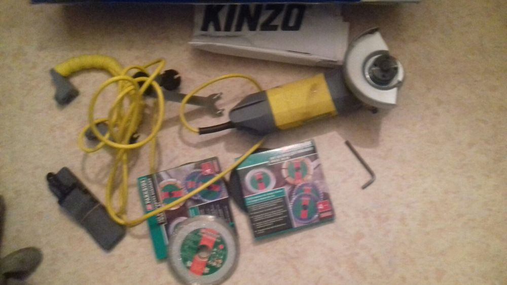 je une meule avec disques et tous ces accessoires. 35 Flers-en-Escrebieux (59)
